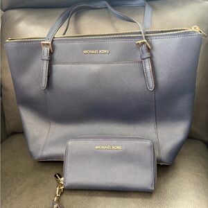 Michael Kors Navy Saffiano Tote with Matching Wristlet Set